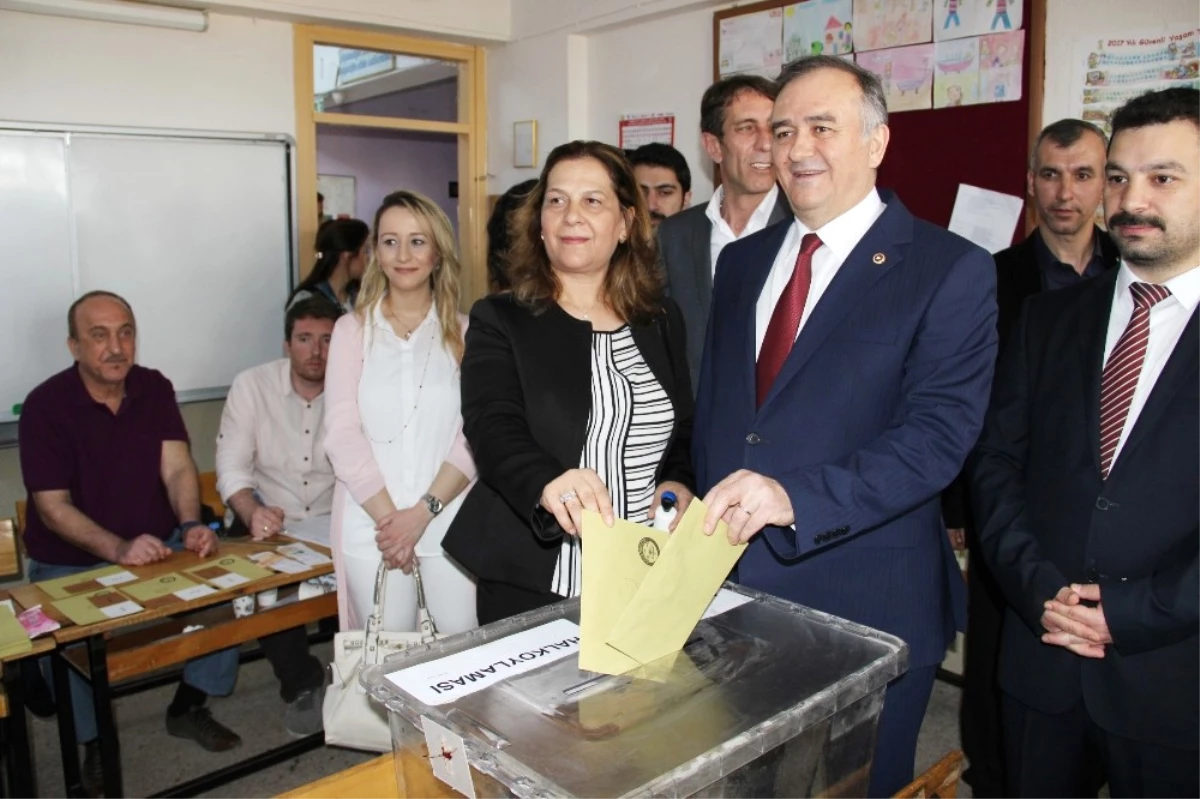 MHP\'li Akçay\'dan \'Huzur İçinde Bir Referandum\' Temennisi