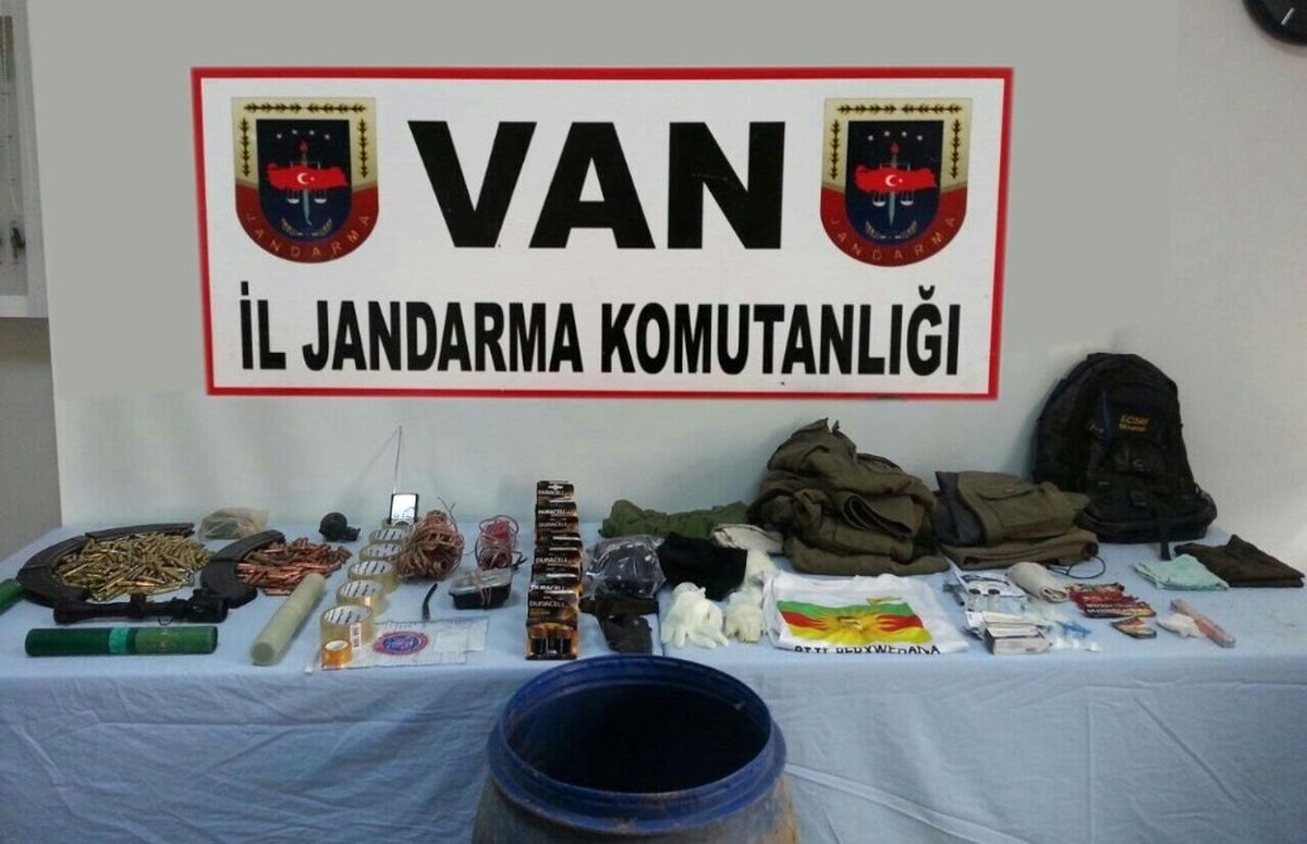 Muradiye\'de Dere Yatağında Silah ve Mühimmat Bulundu