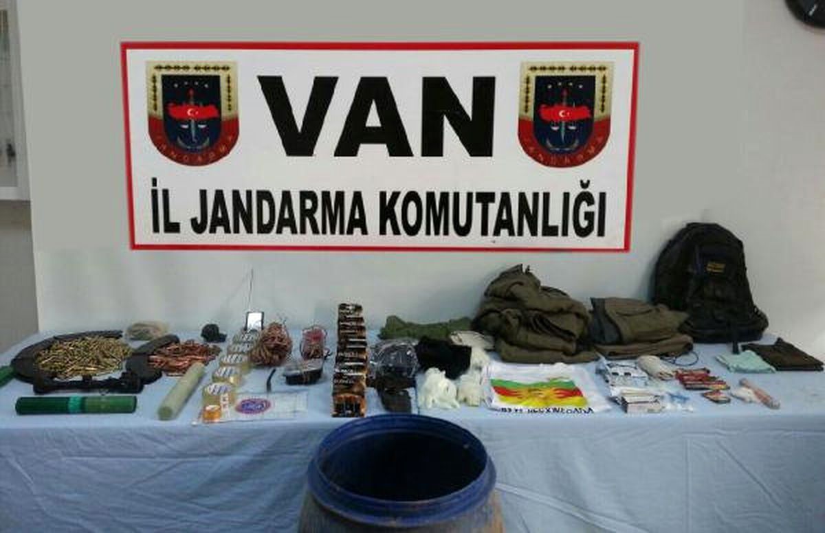 Muradiye\'de Patlayıcı ve Mühimmat Ele Geçirildi