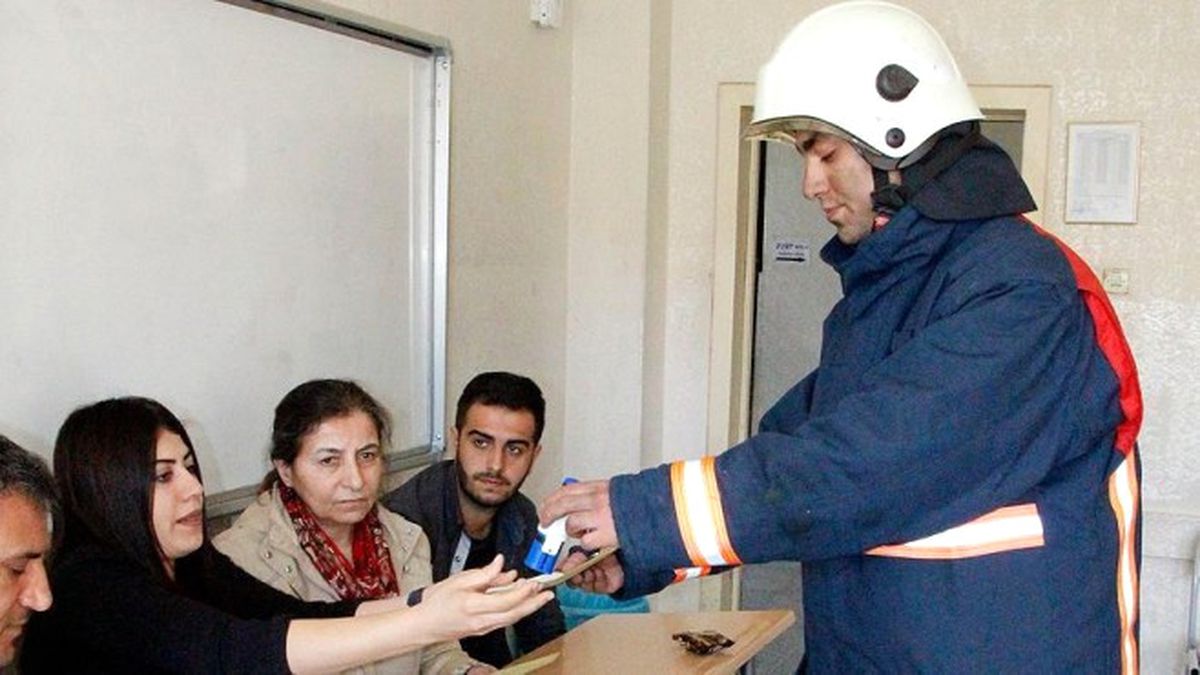 Önce Yangına Sonra Sandığa Gittiler