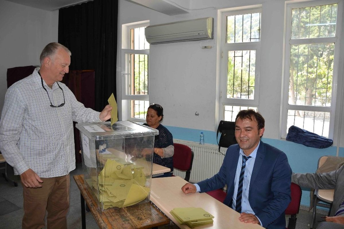 Ortaca\'da Yerleşik Yabancılar Sandık Başına Gitti