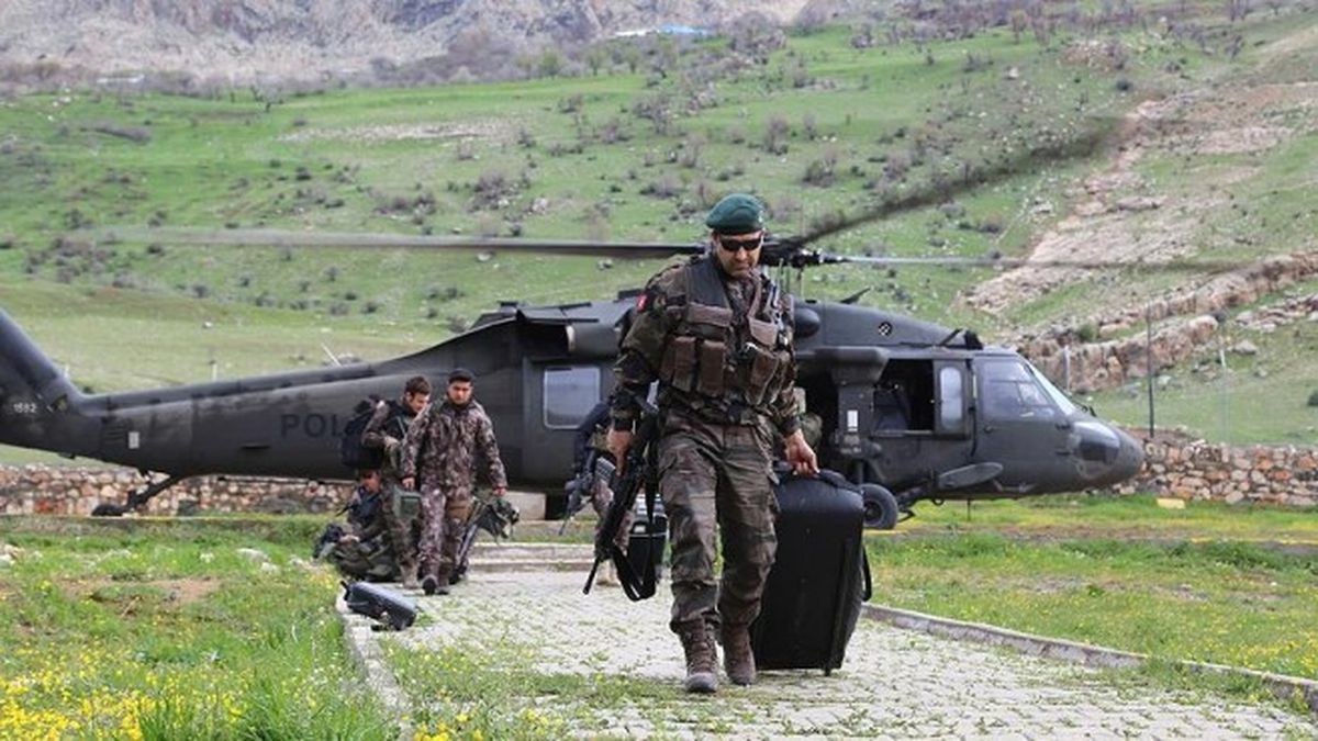 Oy Pusulaları Askeri Helikopterle Taşındı