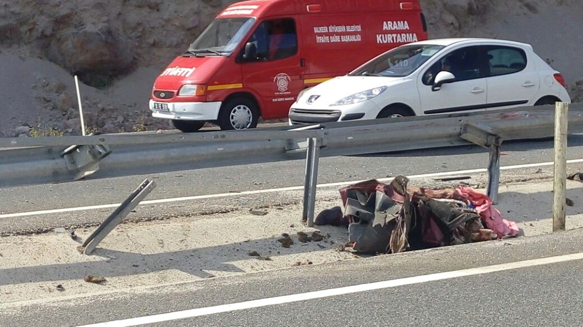 Balıkesir\'de Trafik Kazası Bir Ölü, Üç Yaralı