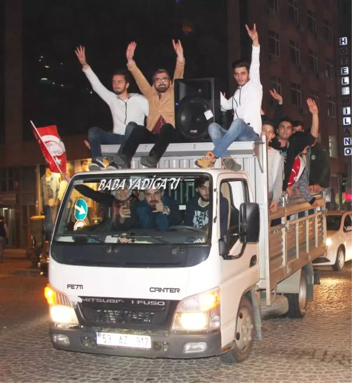 Rize\'de Coşkulu Referandum Kutlaması