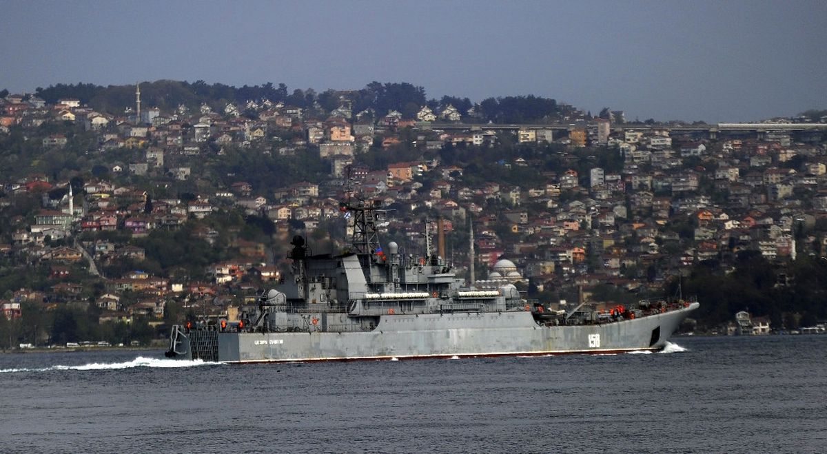 Rus Savaş Gemisi Boğaz\'dan Geçti