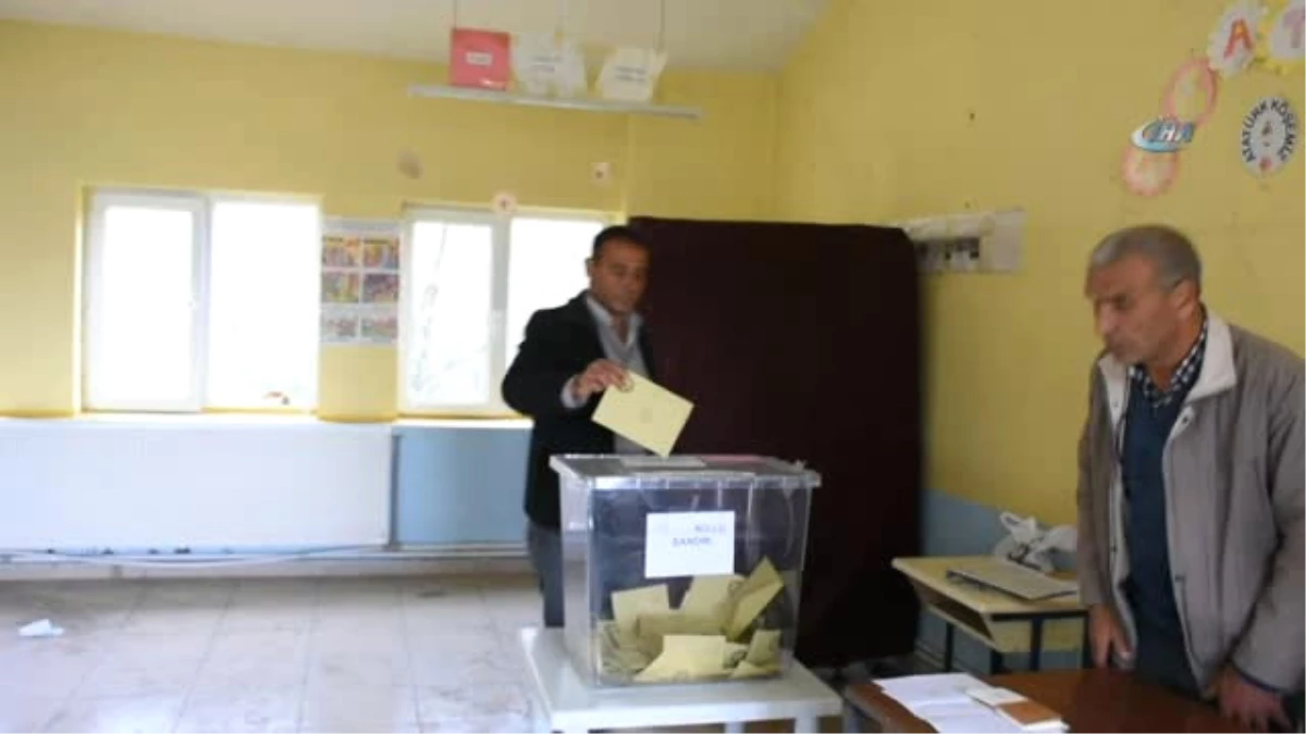 Sabah Evi Yanan Vatandaş Koşarak Oy Kullanmaya Gitti