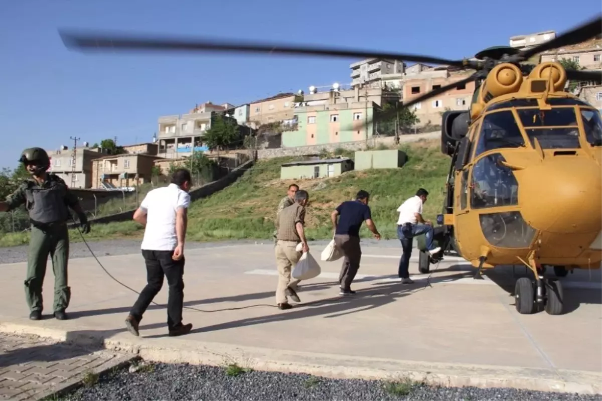 Siirt\'te Oy Torbaları Helikopterle Taşındı