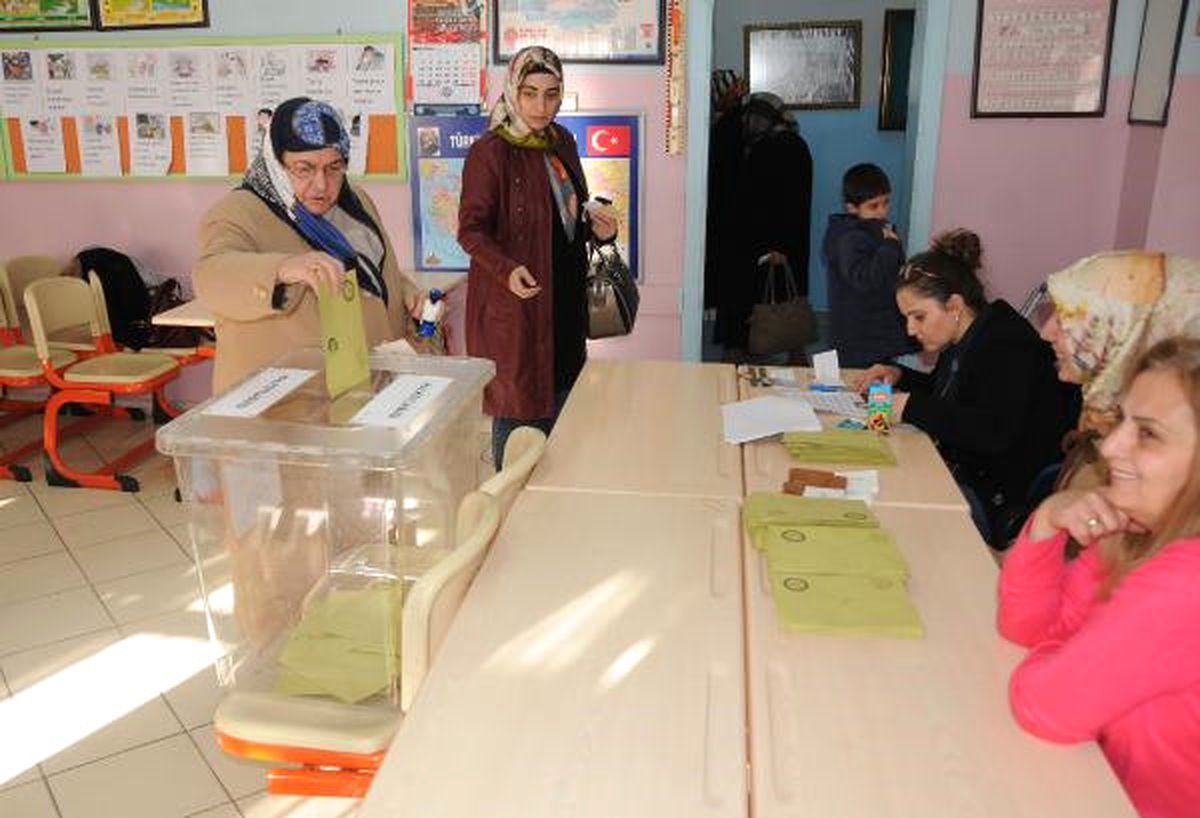 Sivas\'ta Vatandaşlar Sandık Başına Gitti
