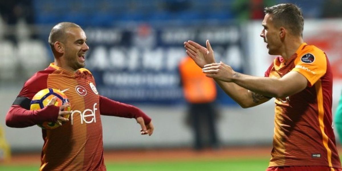 Sneijder ve Podolski Derbide İlk 11\'de