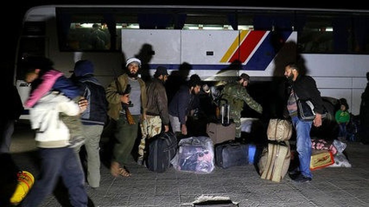 Suriye\'de Bombalı Saldırının Ardından Tahliyeler Yeniden Başladı