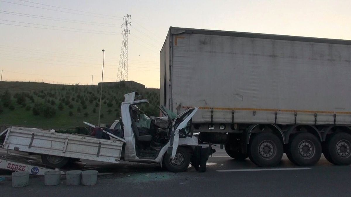 Tem\'de Trafik Kazası: 3 Yaralı