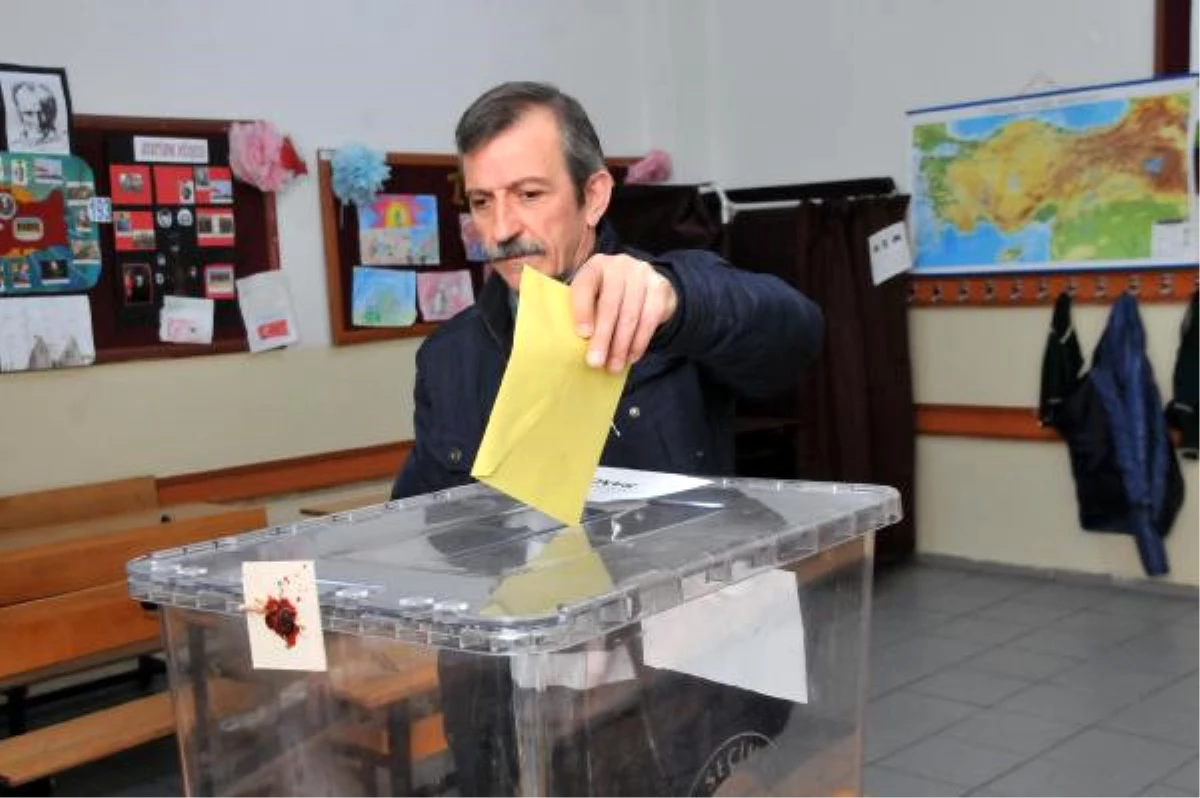 Yalova\'da Referandum İçin Oy Verme İşlemi Başladı
