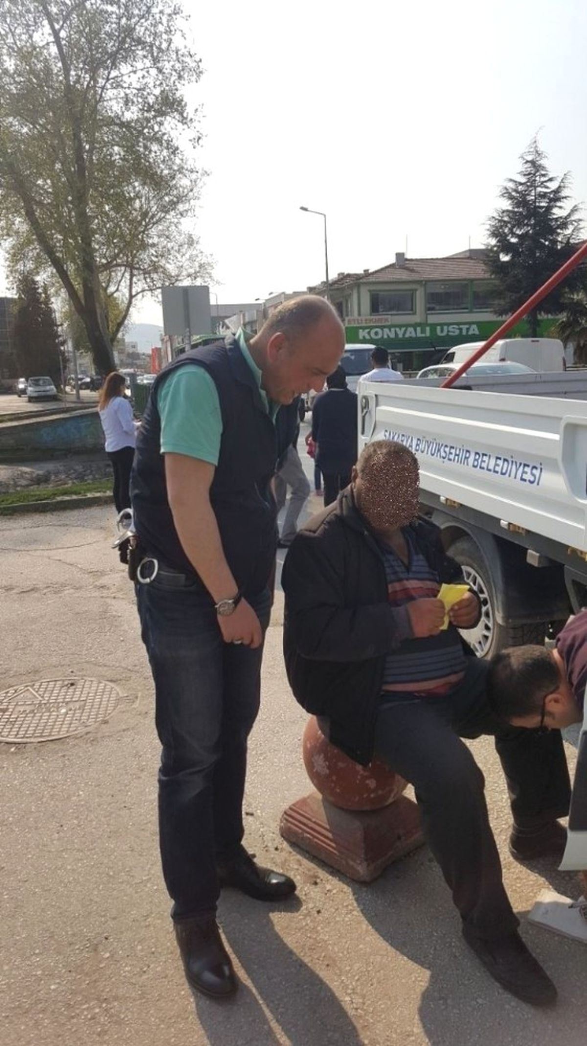 Yaşlı Dilenciye Zabıtadan Geçit Yok