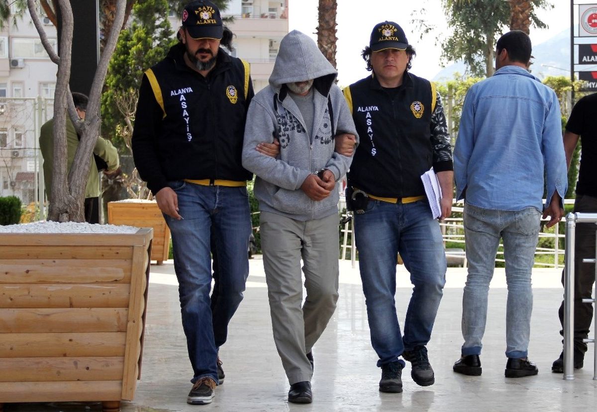 Antalya\'da 18 Ayrı Suçtan Aranan Şüpheli Yakalandı