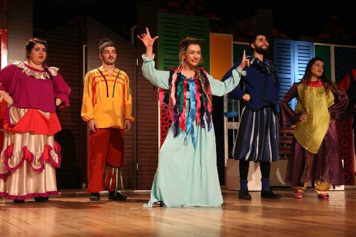 Babaeski\'de "Yedi Kocalı Hürmüz" Sahnelendi