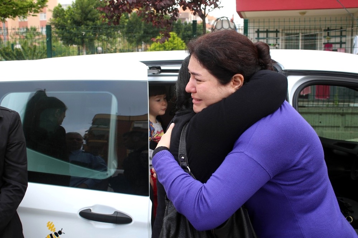 Bakıcı, 2 Çocuğu ve Kediyi Ölümden Kurtardı