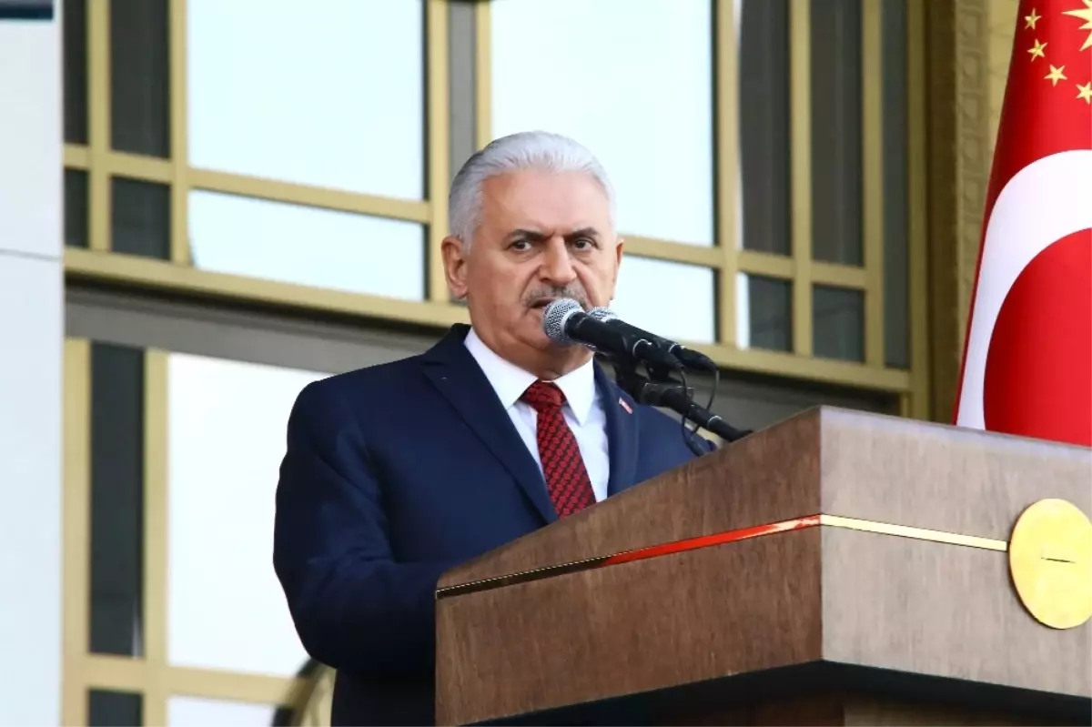 Başbakan Yıldırım: "Referandum, Zafer ve Hezimet Diye Yorumlanmamalı"