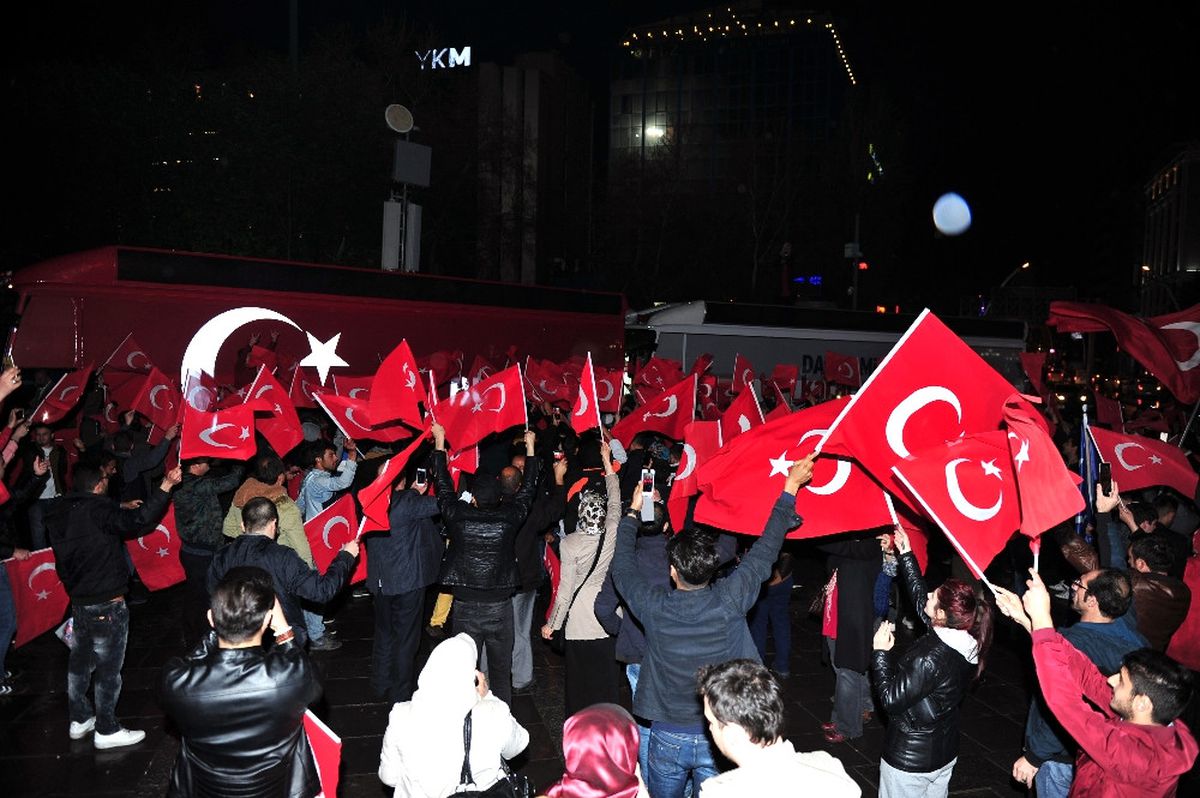 Başkentliler Sokaklara Döküldü