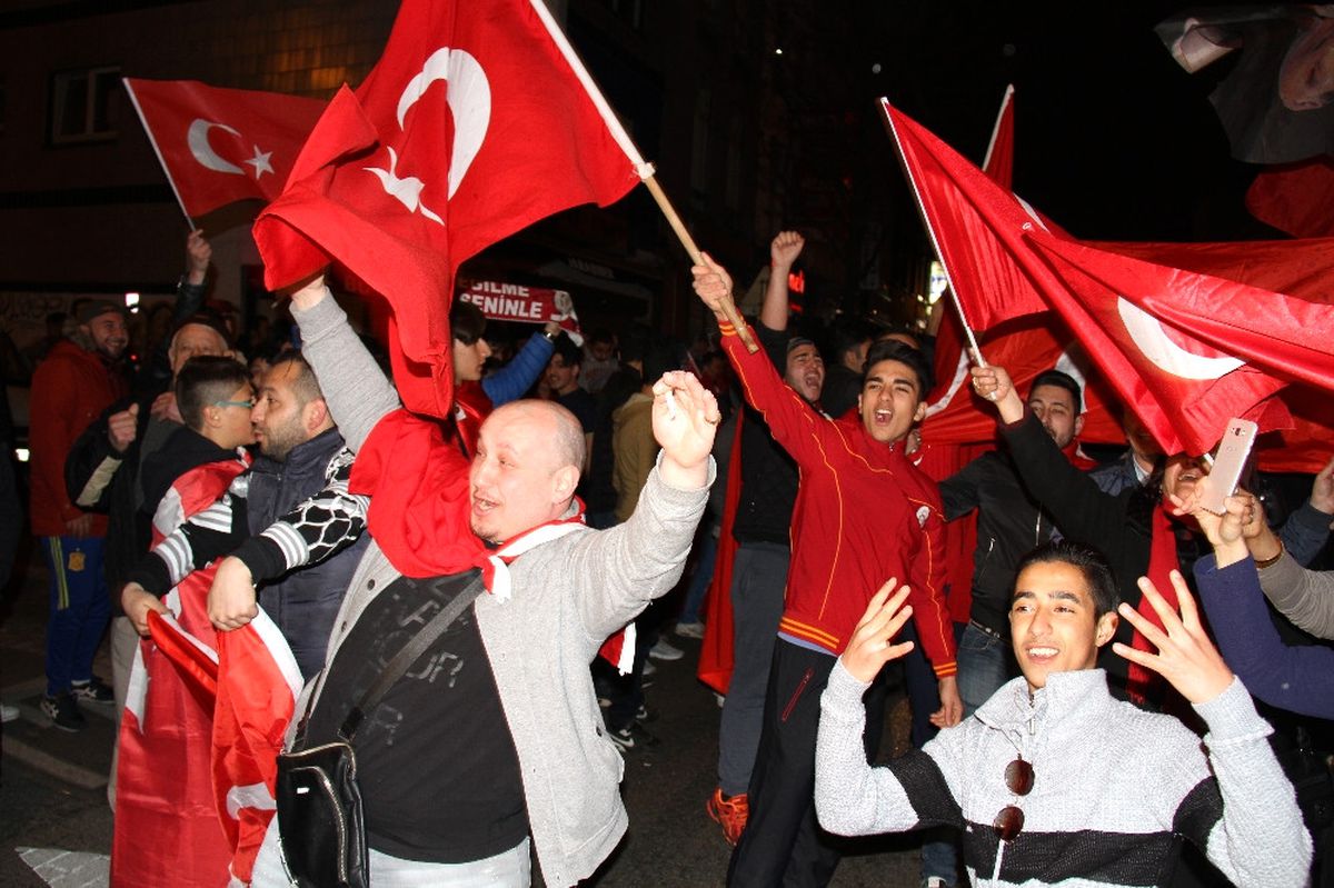 Belçika\'da \'Evet\' Coşkusu