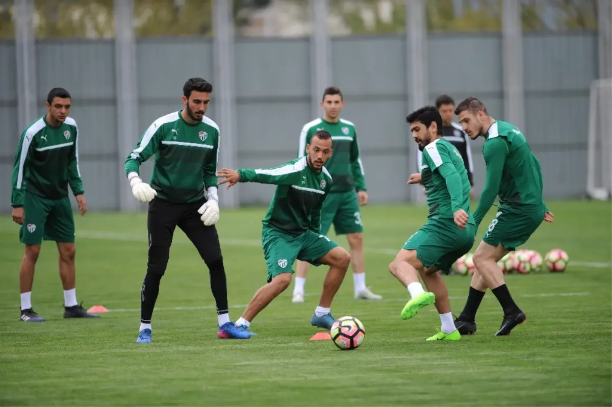 Bursaspor\'da Akhisar Hazırlıkları Yeniden Başladı