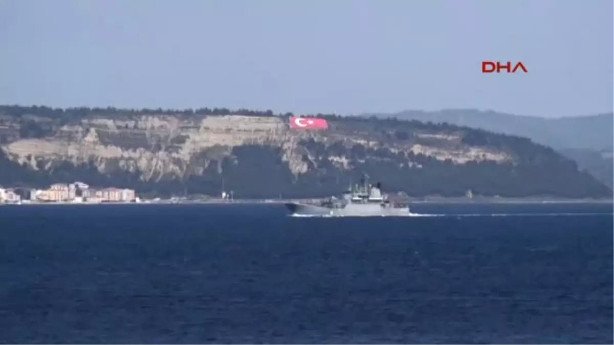 Çanakkale Rus Savaş Gemisi Çanakkale Boğazı\'ndan Geçti