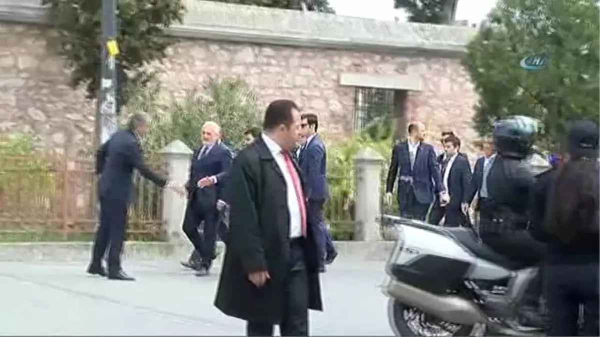 Cumhurbaşkanı Erdoğan Öğle Namazını Fatih Camii\'nde Kıldı