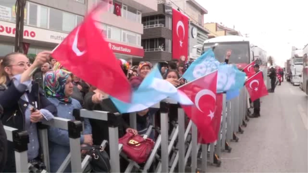 Cumhurbaşkanı Erdoğan, Vatandaşlar Tarafından Karşılandı (3)