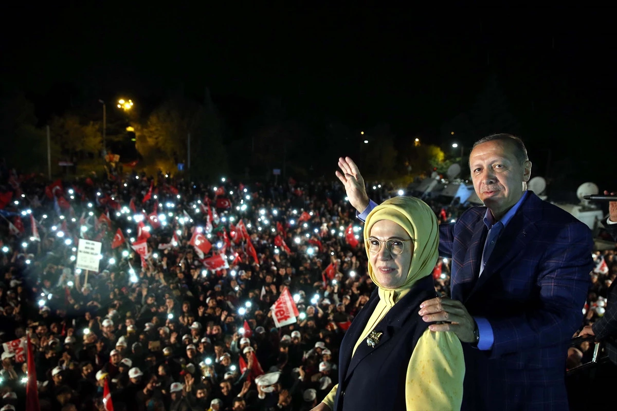 Dha İstanbul - Cumhurbaşkanı Erdoğan, Tarabya\'da Toplananlara Hitap Etti