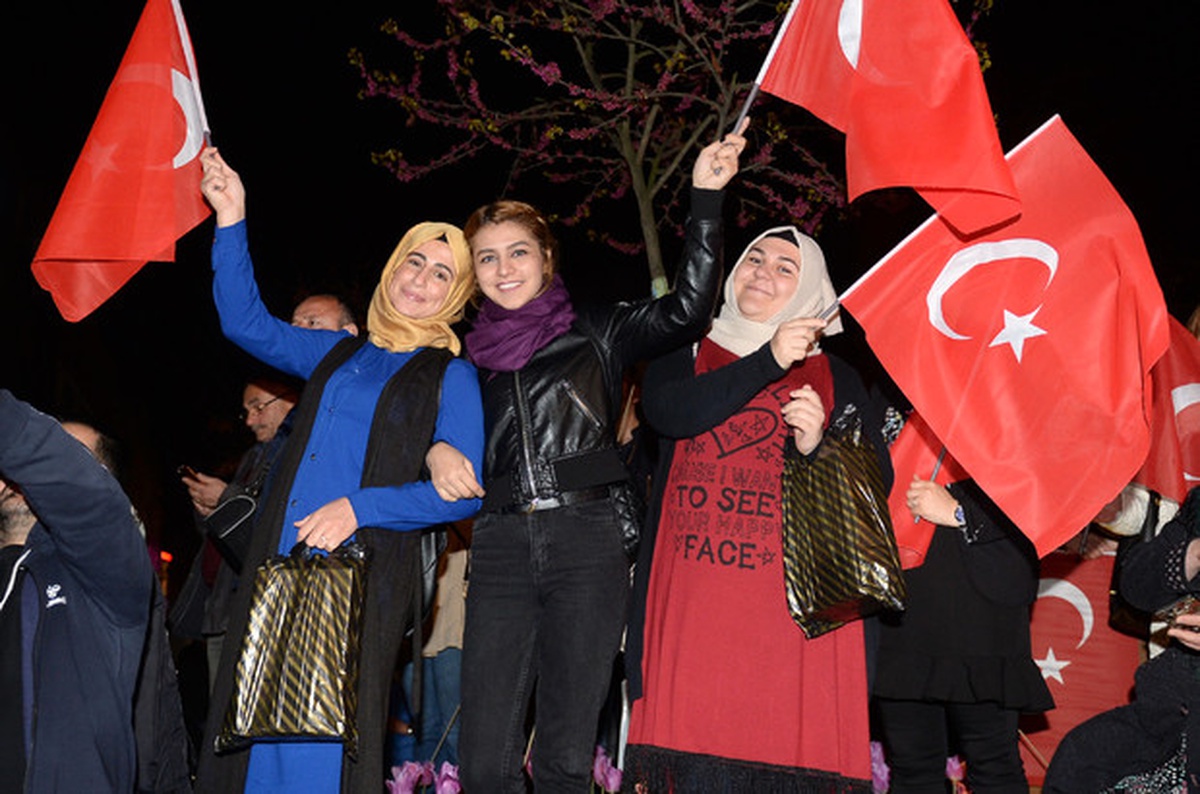 Doğu Karadeniz\'de "Evet" Kararı Kutlanıyor - Rize/