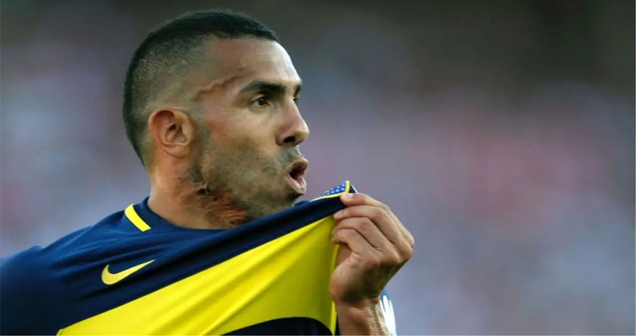 Dünyanın En Çok Kazanan Futbolcusu Tevez, "Sakatım" Deyip Eğlenmeye Gitti