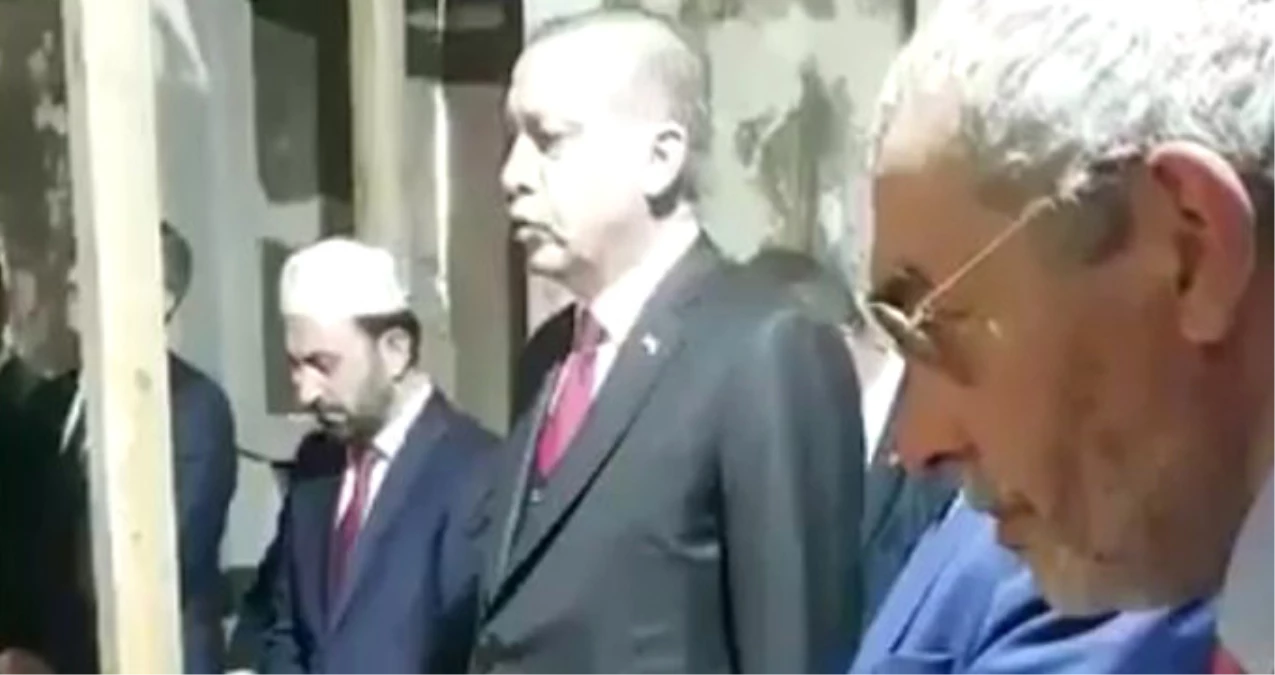 Erdoğan, Fatih Sultan Mehmet\'in Kabrinde Kur\'an Okudu