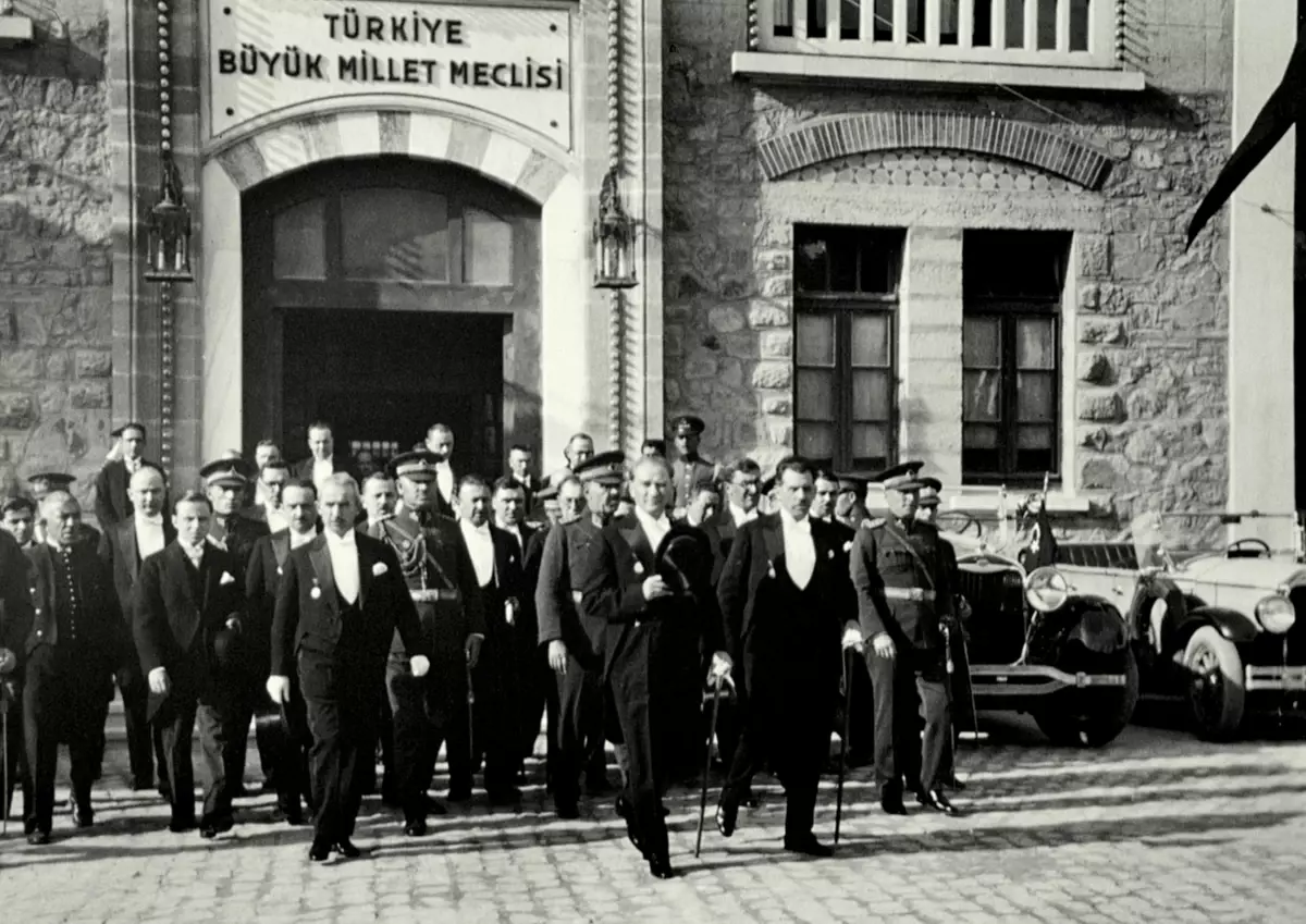 Haftanın Tarihine Bakış