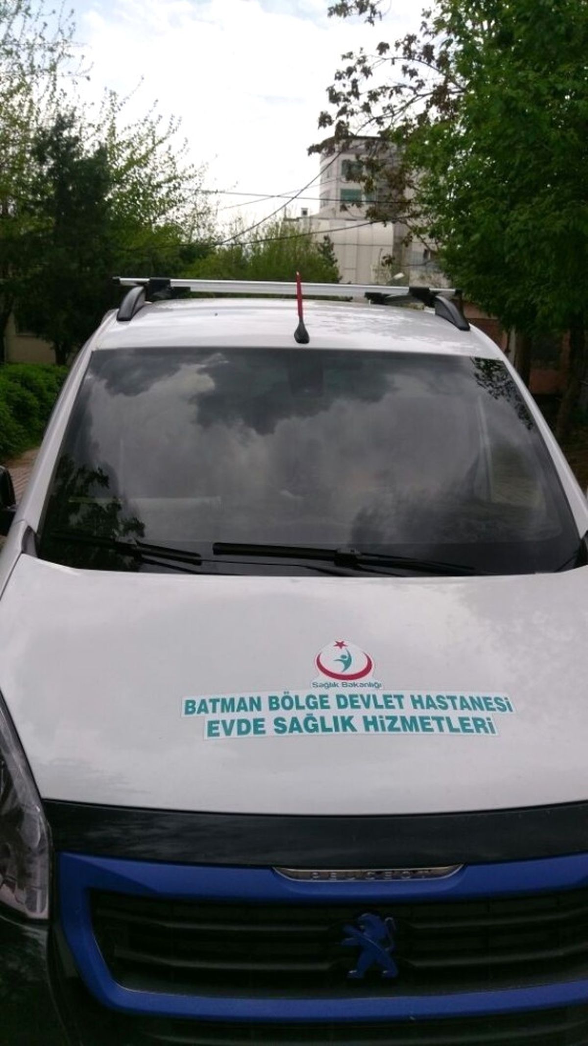 Hasta Seçmeni Almaya Giden Araçlar Taşlandı