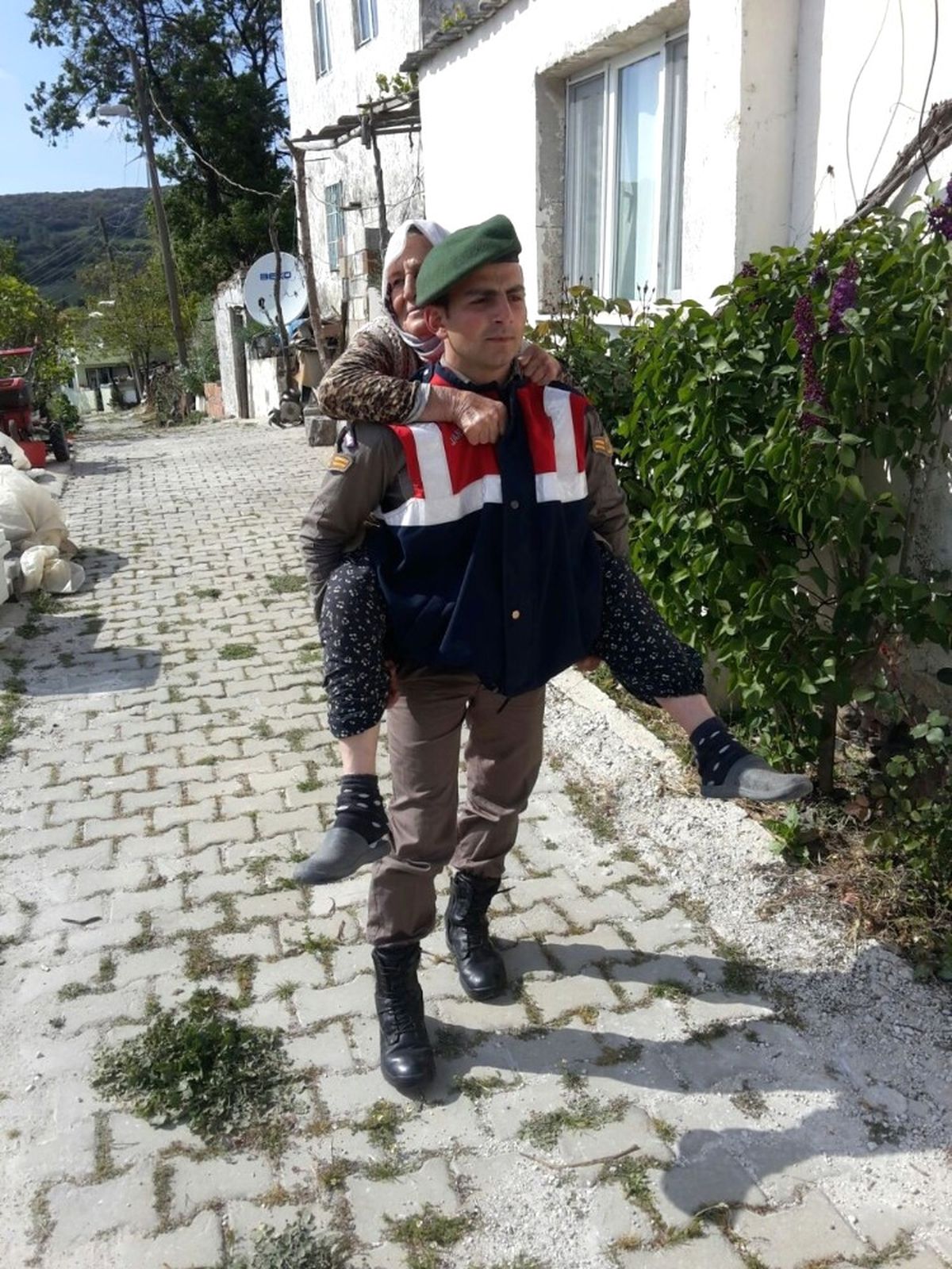 İzmir\'de 97 Şüpheli Sandık Başında Yakalandı