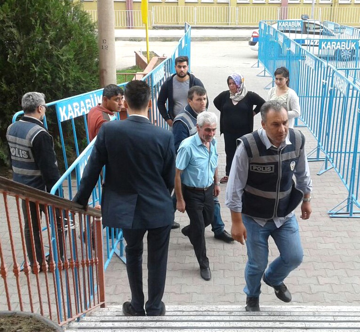 Karabük\'te 32 Kişi Sandık Başında Gözaltına Alındı
