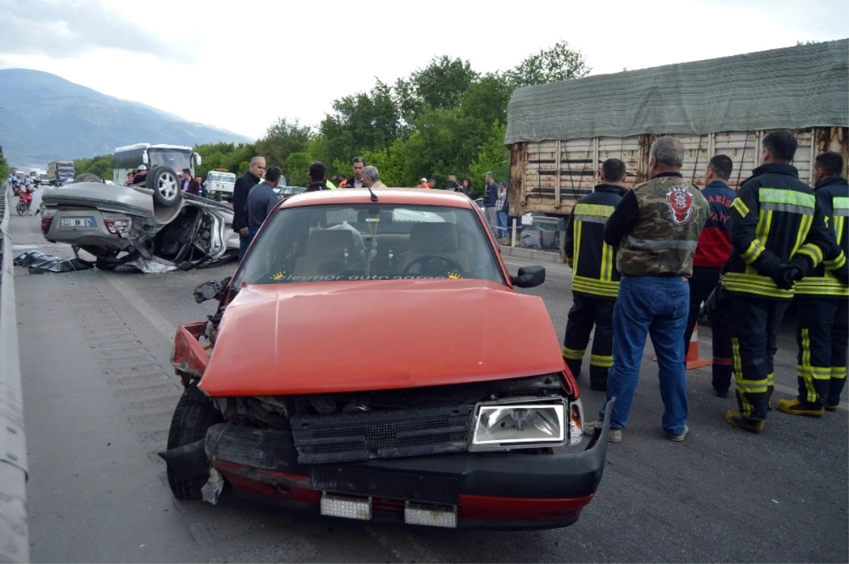 Manisa\'da Trafik Kazası: 1 Ölü, 5 Yaralı