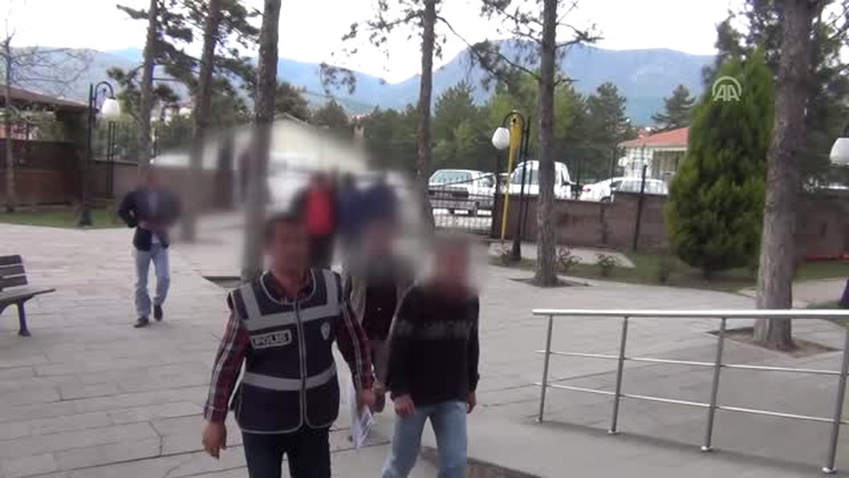 Oy Vermeye Geldikleri Sandık Başında Gözaltına Alındılar