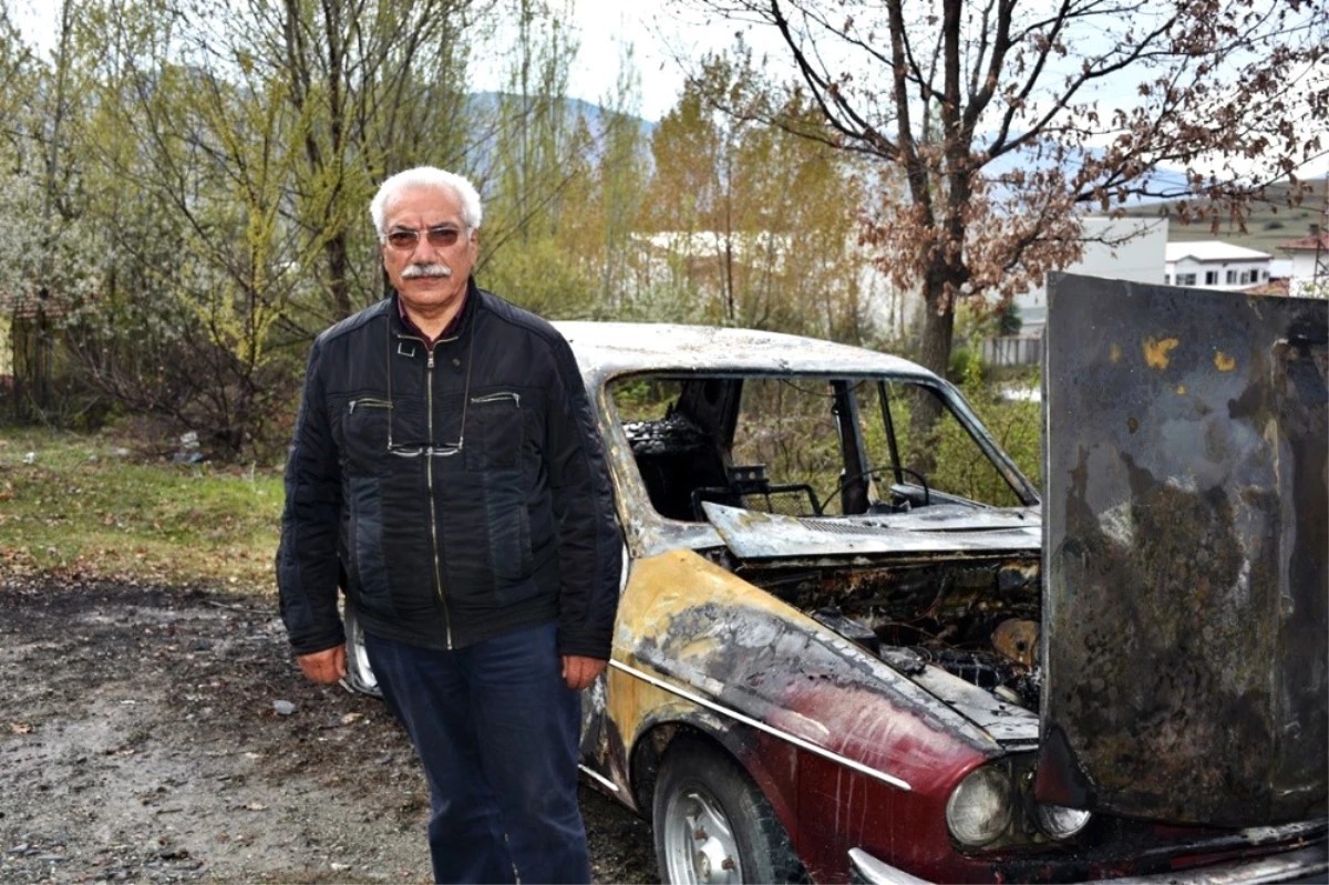 Tosya\'da Köy İmamı İçeride Oy Kullandı Otomobili Dışarıda Cayır Cayır Yandı