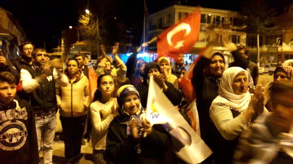 Pazarlar \'Evet\'i Kutluyor