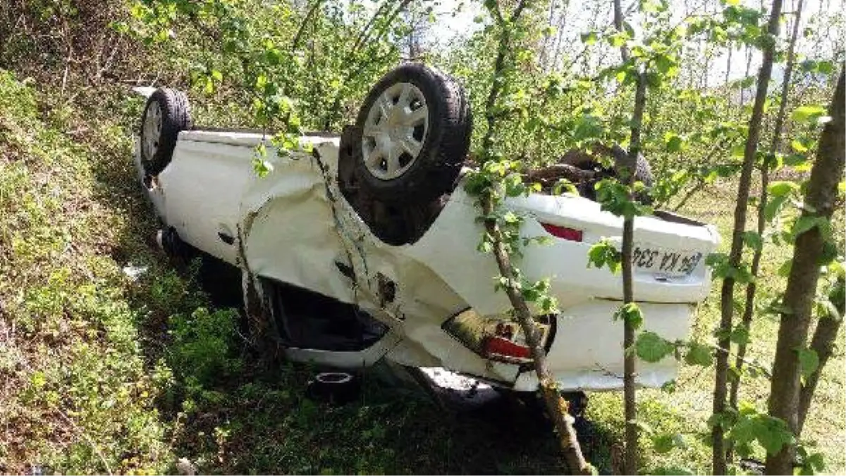 Zonguldak\'ta Otomobil Şarampole Yuvarlandı: 1 Yaralı