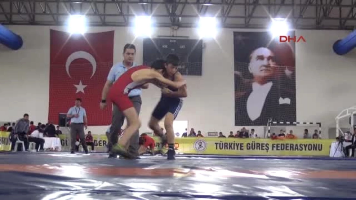 13-15 Yaş Grekoromen Türkiye Güreş Şampiyonası Başladı