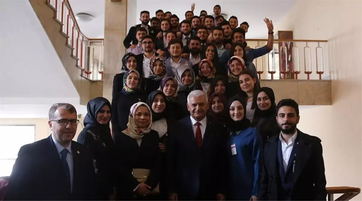Ak Gençler Ankara\'da Başbakan Binali Yıldırım ile Bir Araya Geldi