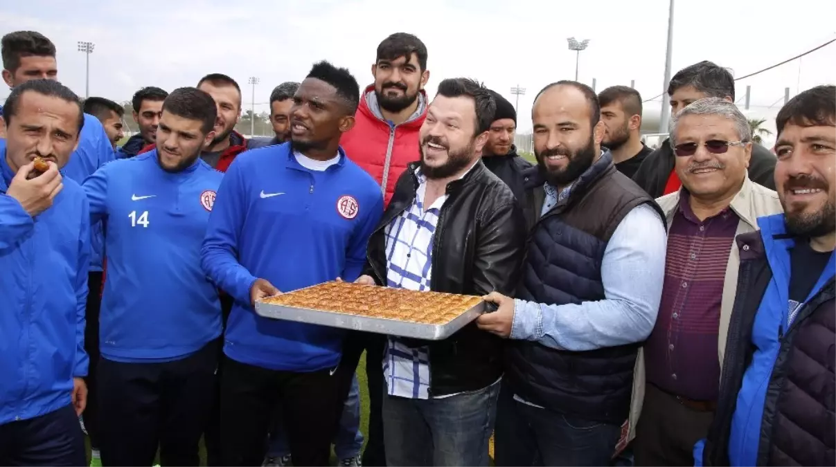 Başpehlivanlardan Antalyaspor\'a Baklava Dopingi