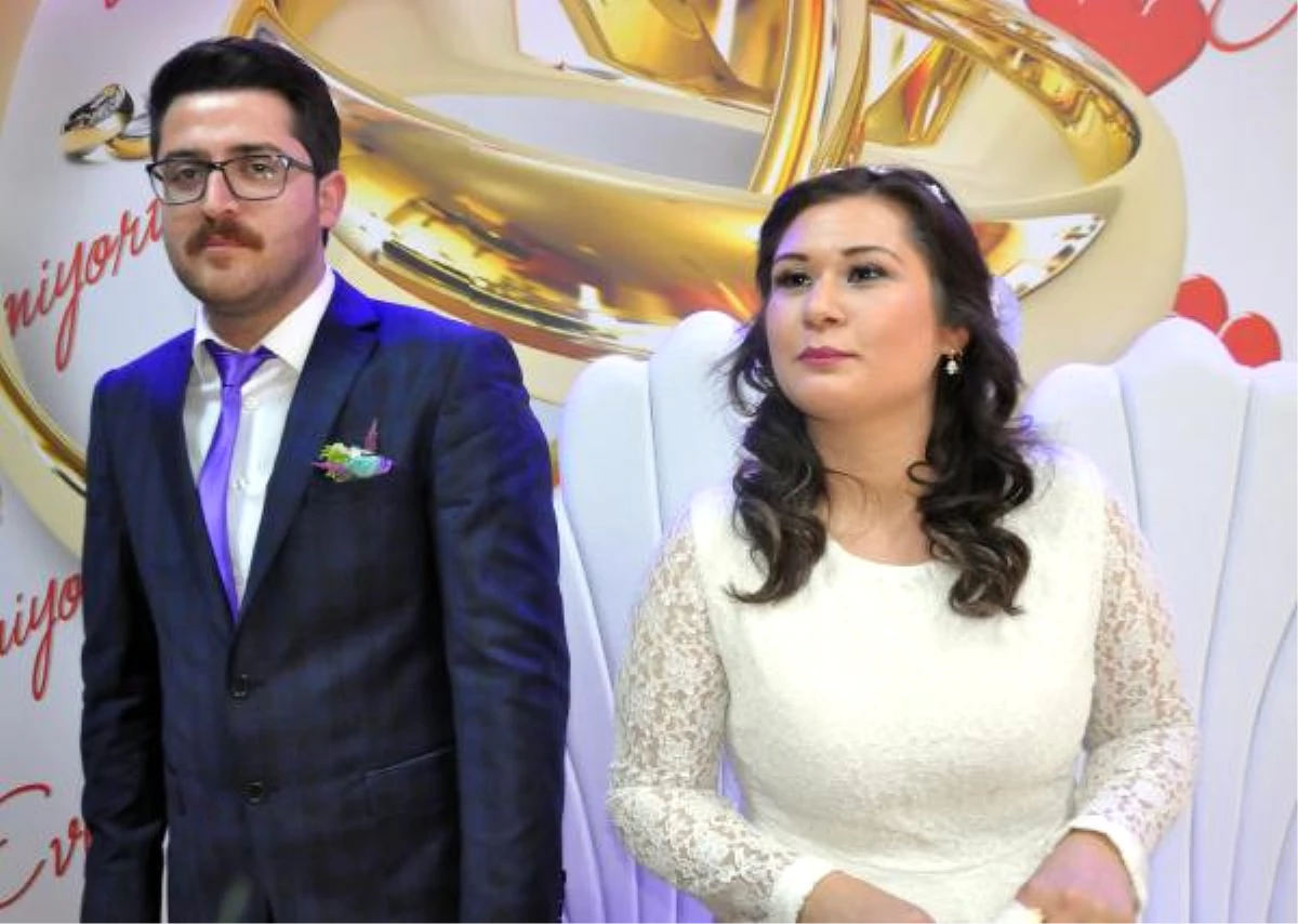 Belediye Başkanvekili Vali İlk Defa Nikah Kıydı