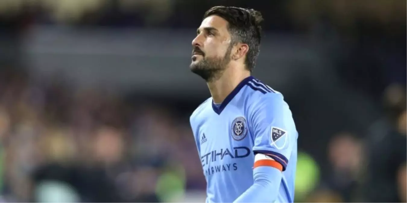 İspanyol Golcü David Villa, 50 Metreden Topu Ağlara Yolladı