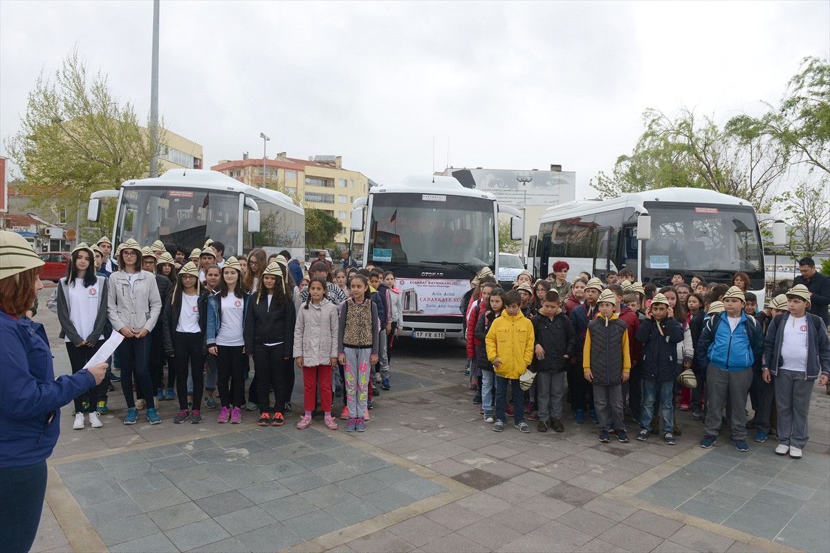 Eceabat\'ta "Anla-Anlat Çanakkale Ruhu" Projesi