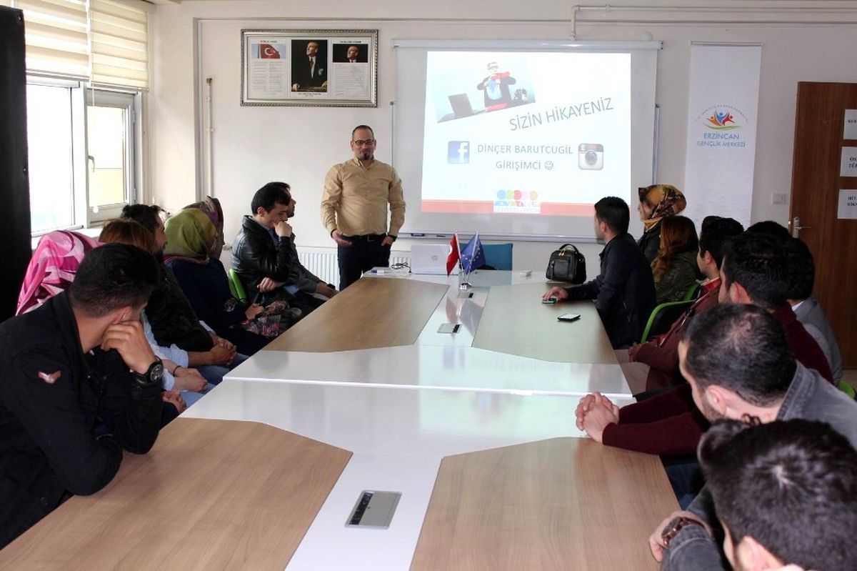 Erzincan Gençlik Merkezi\'nde Uygulamalı Girişimcilik Eğitimi Başladı