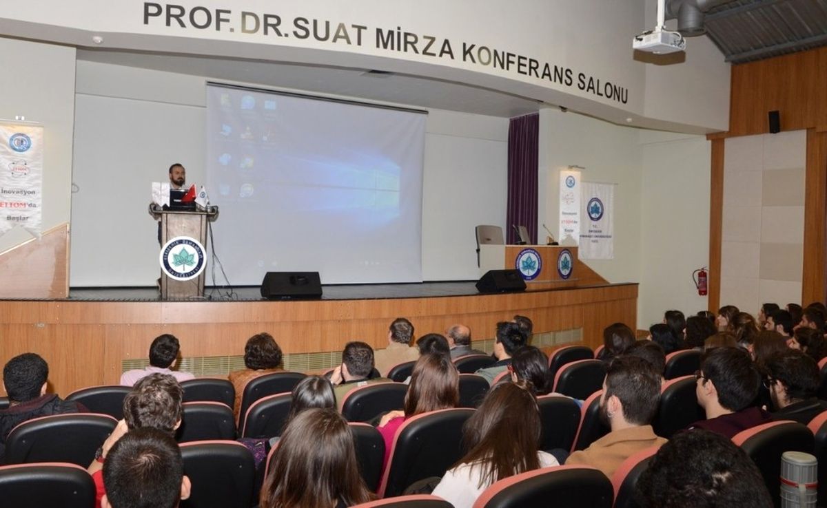 Esogü\'de "Kariyer Aşk\'ına" Tanıtım Etkinliği Düzenlendi