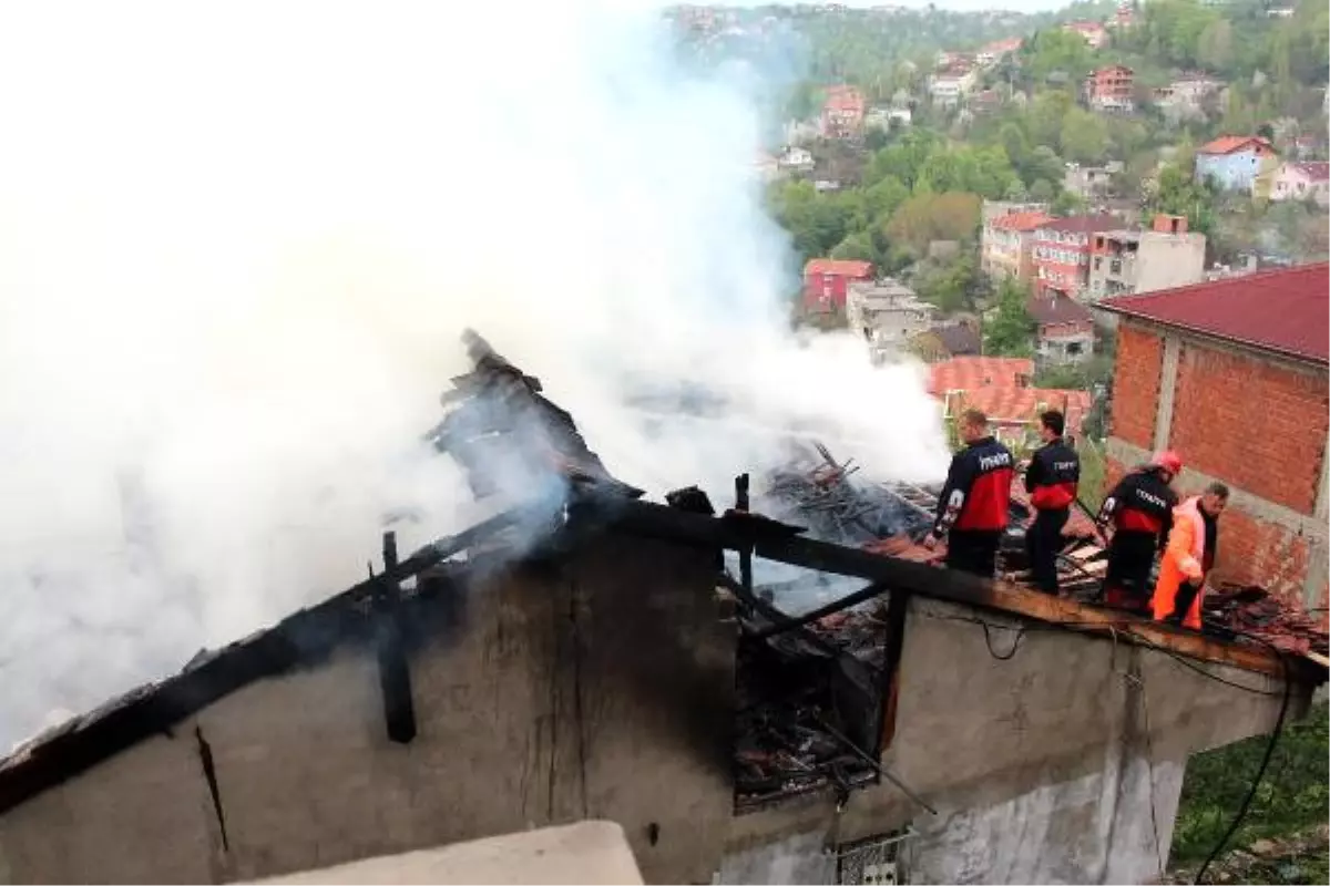 Evinde Yangın Çıkan Genç, Pencereden Atlayarak Kurtuldu