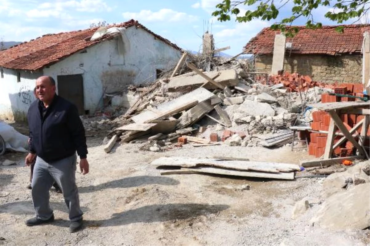 Göçük Altında Can Veren 3 Kişi, Gözyaşlarıyla Uğurlandı